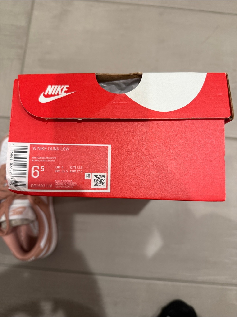 Nike Dunk Low-Top Sneakers in Blush Pink and White Rose Whisper 6.5 Womens - Picture 7 of 8
